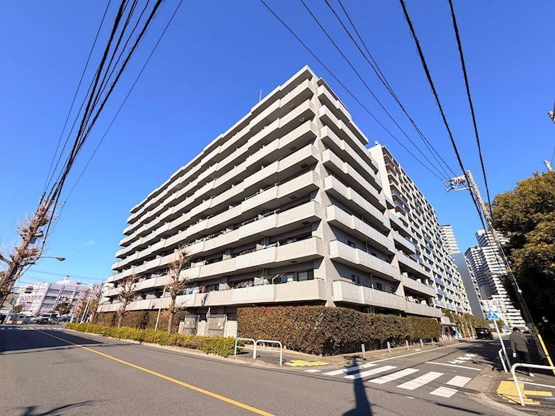 3LDK apartment in Shinagawa Ward, Tokyo - Photo 1