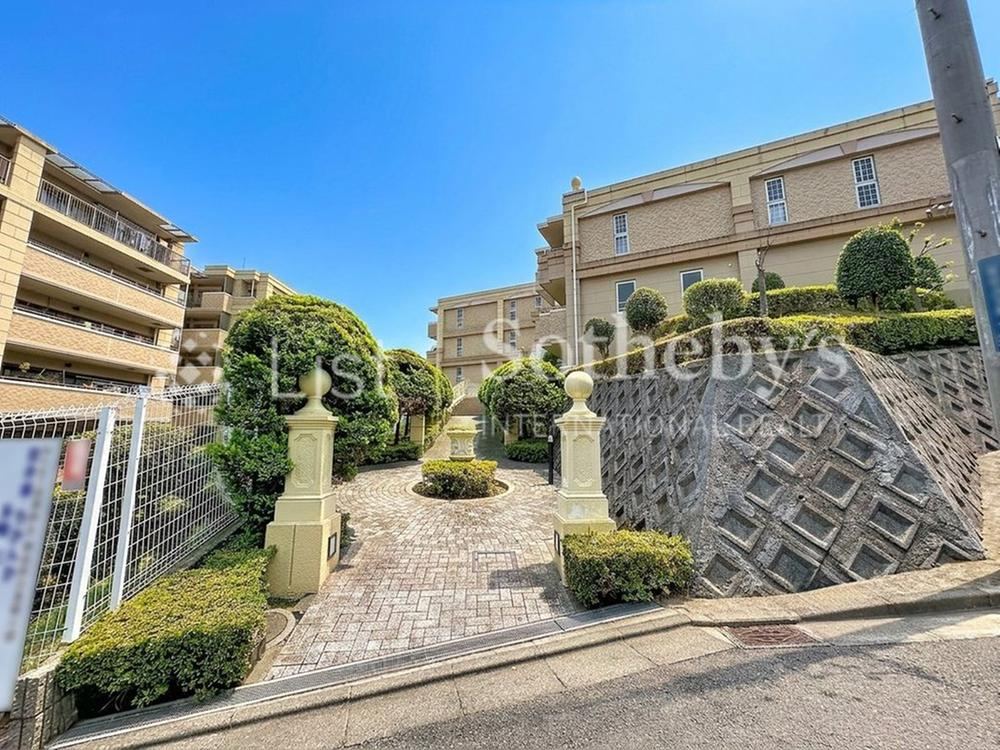 3LDK apartment in Isogo Ward, Yokohama, Kanagawa - Photo 1