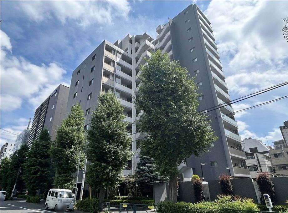 2LDK apartment in Bunkyo Ward, Tokyo - Photo 1