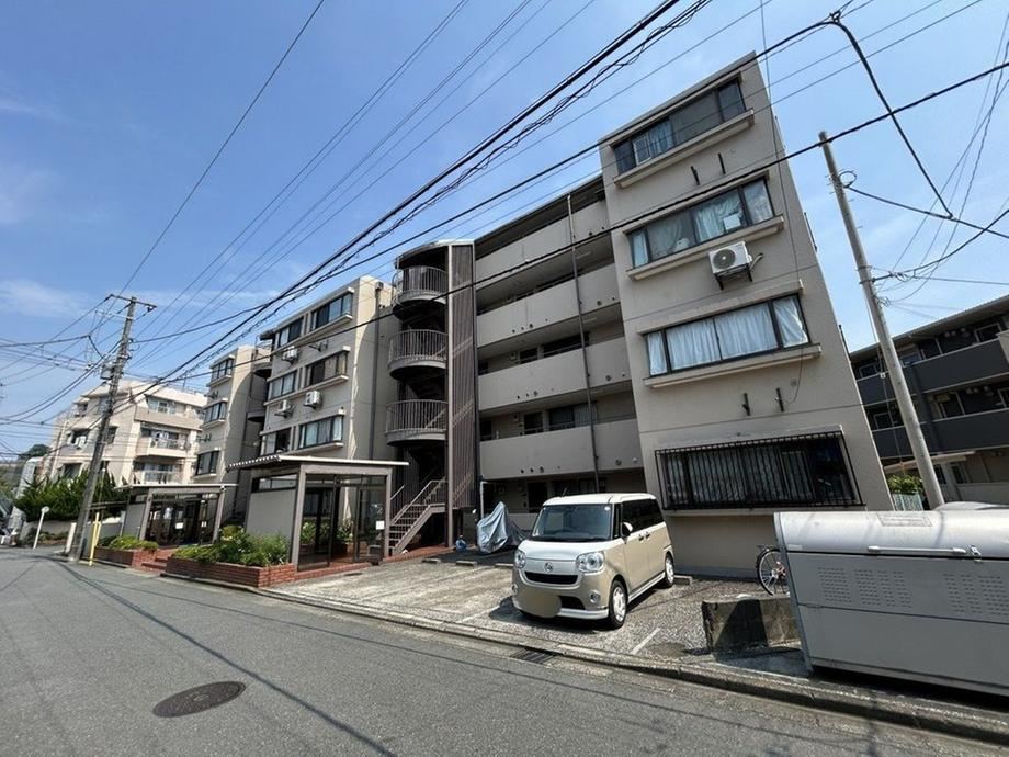 3LDK apartment in Konan Ward, Yokohama, Kanagawa - Photo 1
