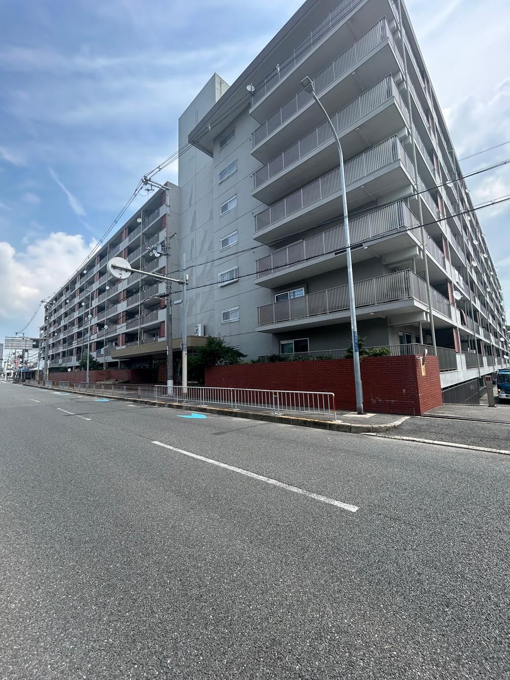 3LDK apartment in Neyagawa, Osaka - Photo 1