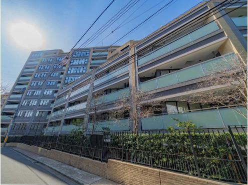 1LDK+S apartment in Minato Ward, Tokyo - Photo 1
