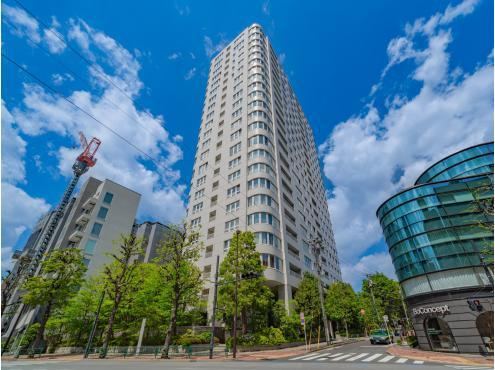 2LDK apartment in Minato Ward, Tokyo - Photo 1