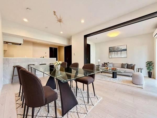 2LDK apartment in Minato Ward, Tokyo - Photo 1