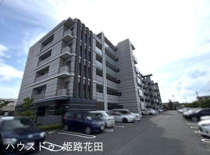 3LDK apartment in Himeji, Hyogo - Photo 1