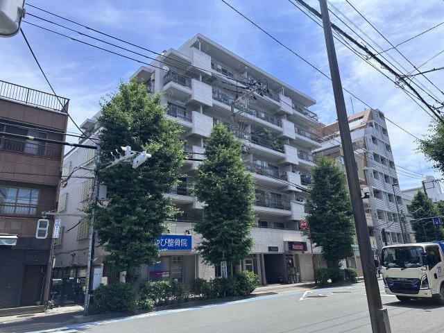 2K apartment in Bunkyo Ward, Tokyo - Photo 1