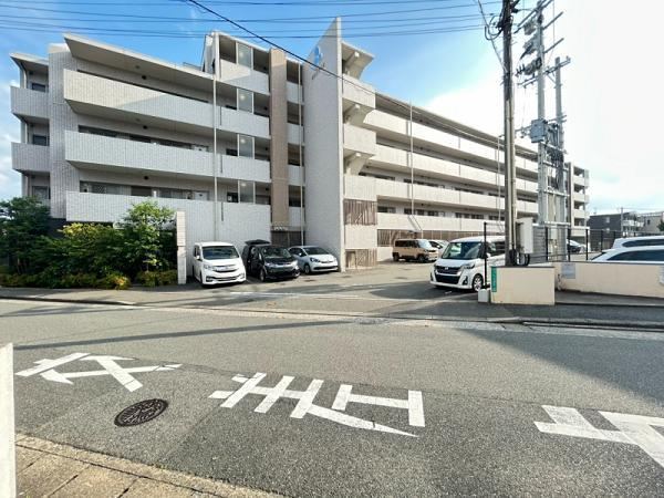 4LDK apartment in Sawara Ward, Fukuoka - Photo 1