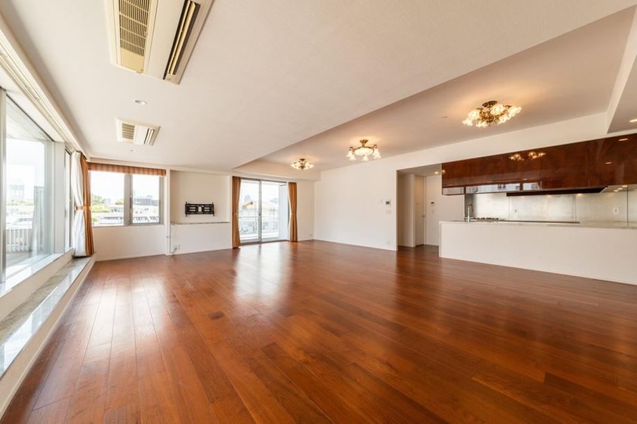 3LDK apartment in Minato Ward, Tokyo - Photo 1