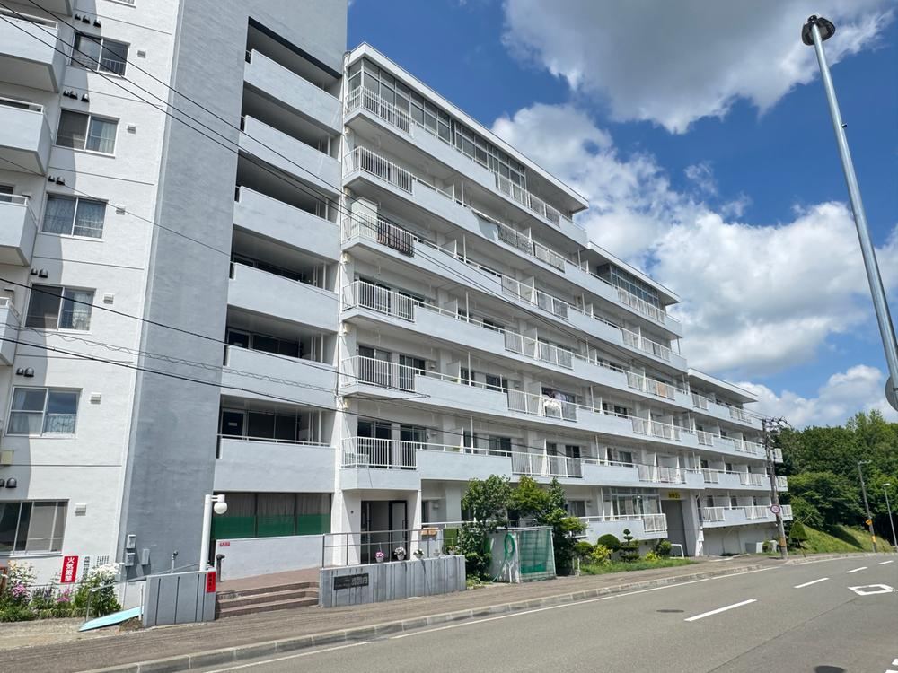2LDK apartment in Minami Ward, Sapporo, Hokkaido - Photo 1