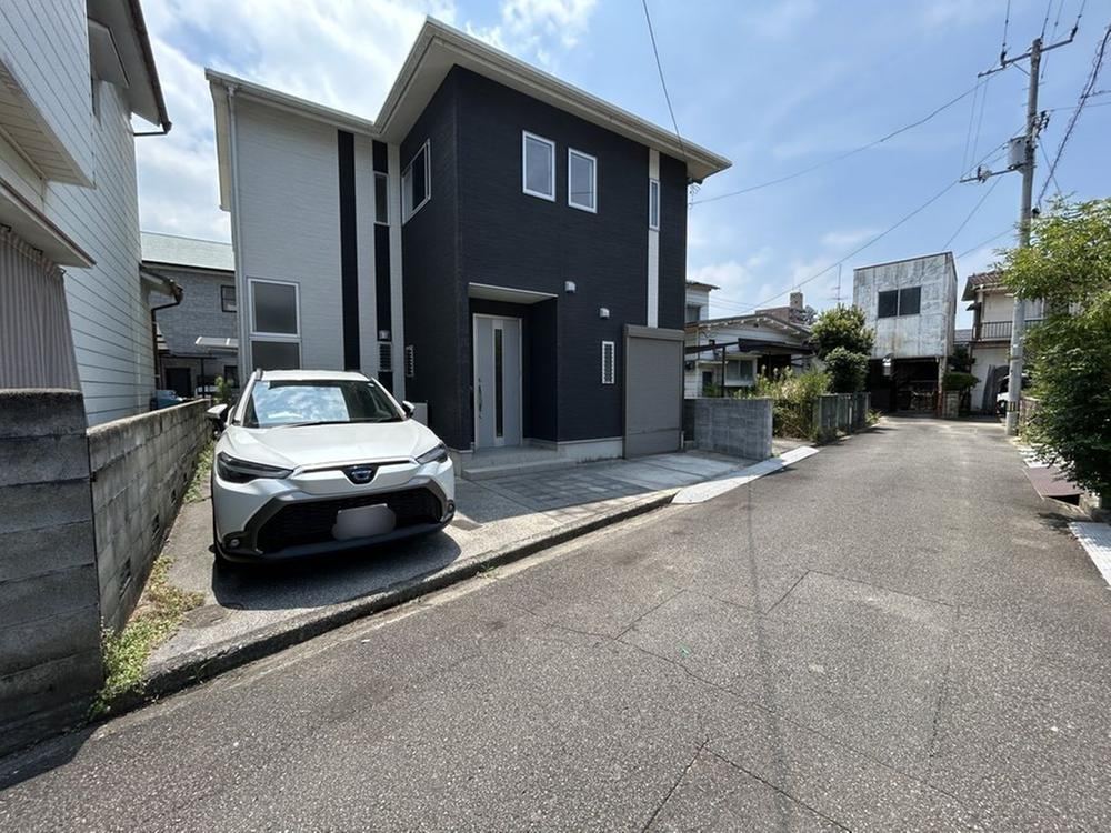 4LDK house in Matsuyama, Ehime - Photo 1