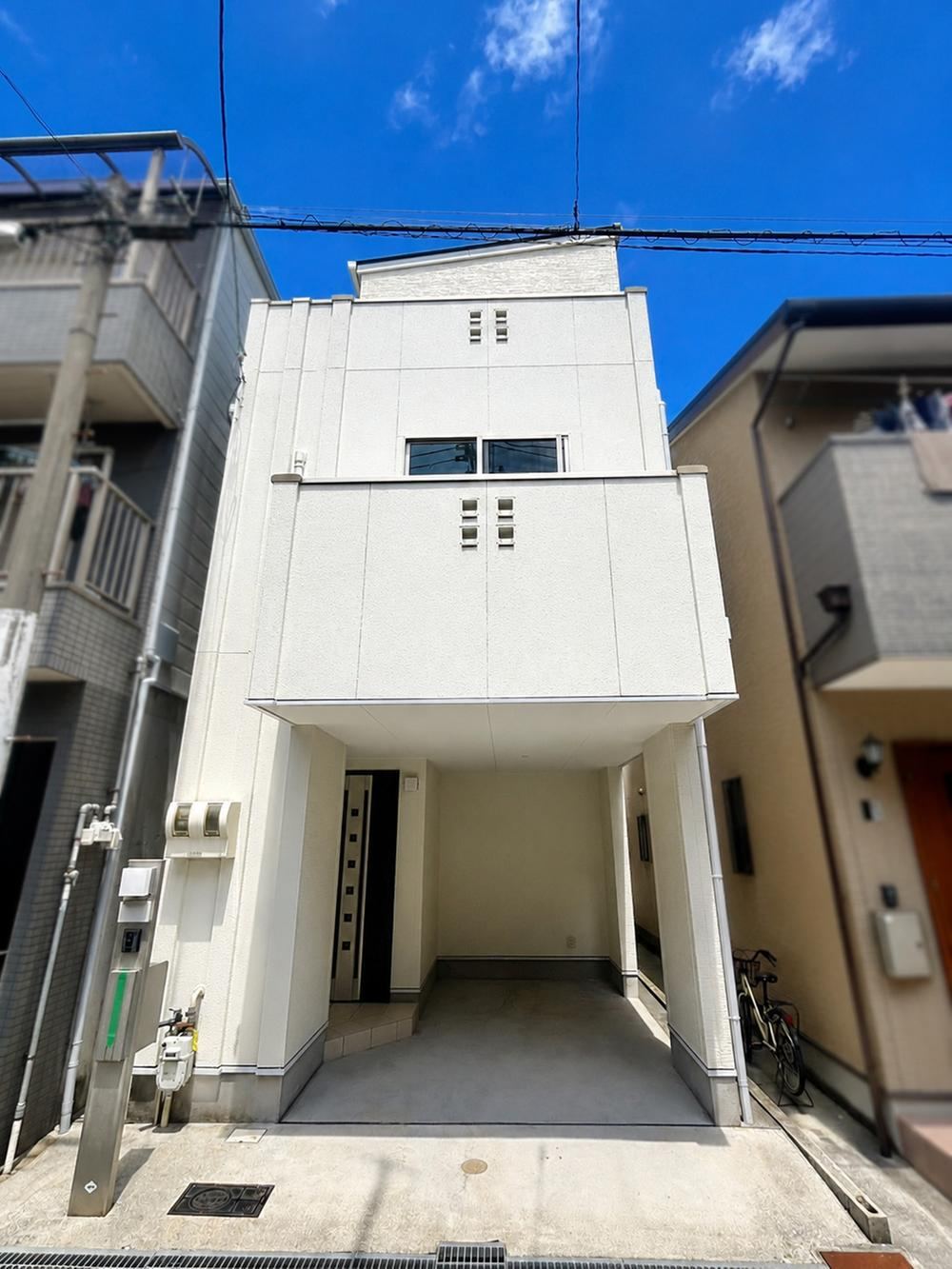 4LDK house in Minato Ward, Osaka - Photo 1