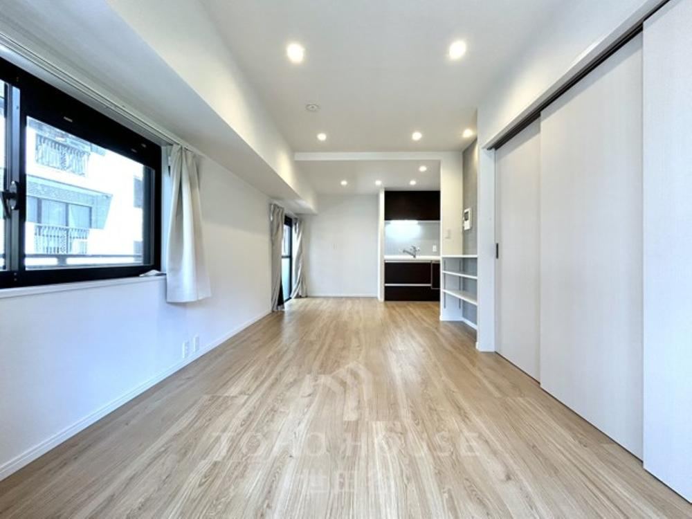 2LDK apartment in Chiyoda Ward, Tokyo - Photo 1