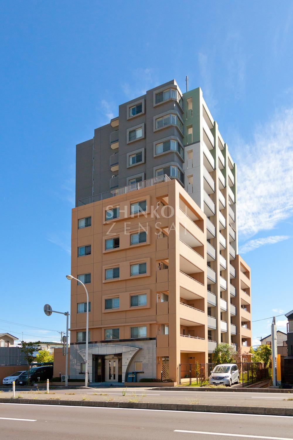 4LDK apartment in Akita, Akita - Photo 1