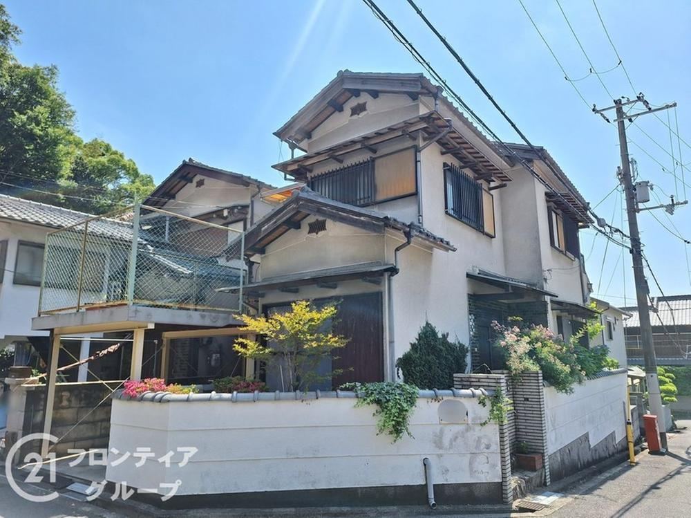 5LDK house in Daito, Osaka - Photo 1