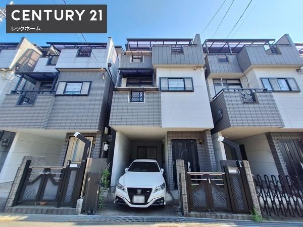 4LDK house in Higashiosaka, Osaka - Photo 1