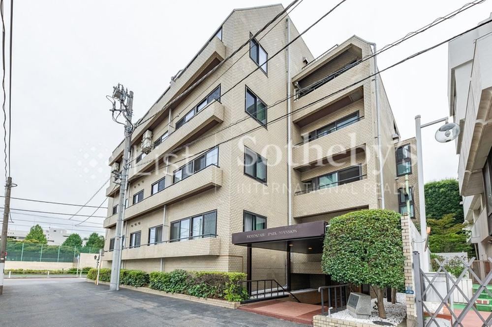 1LDK apartment in Minato Ward, Tokyo - Photo 1