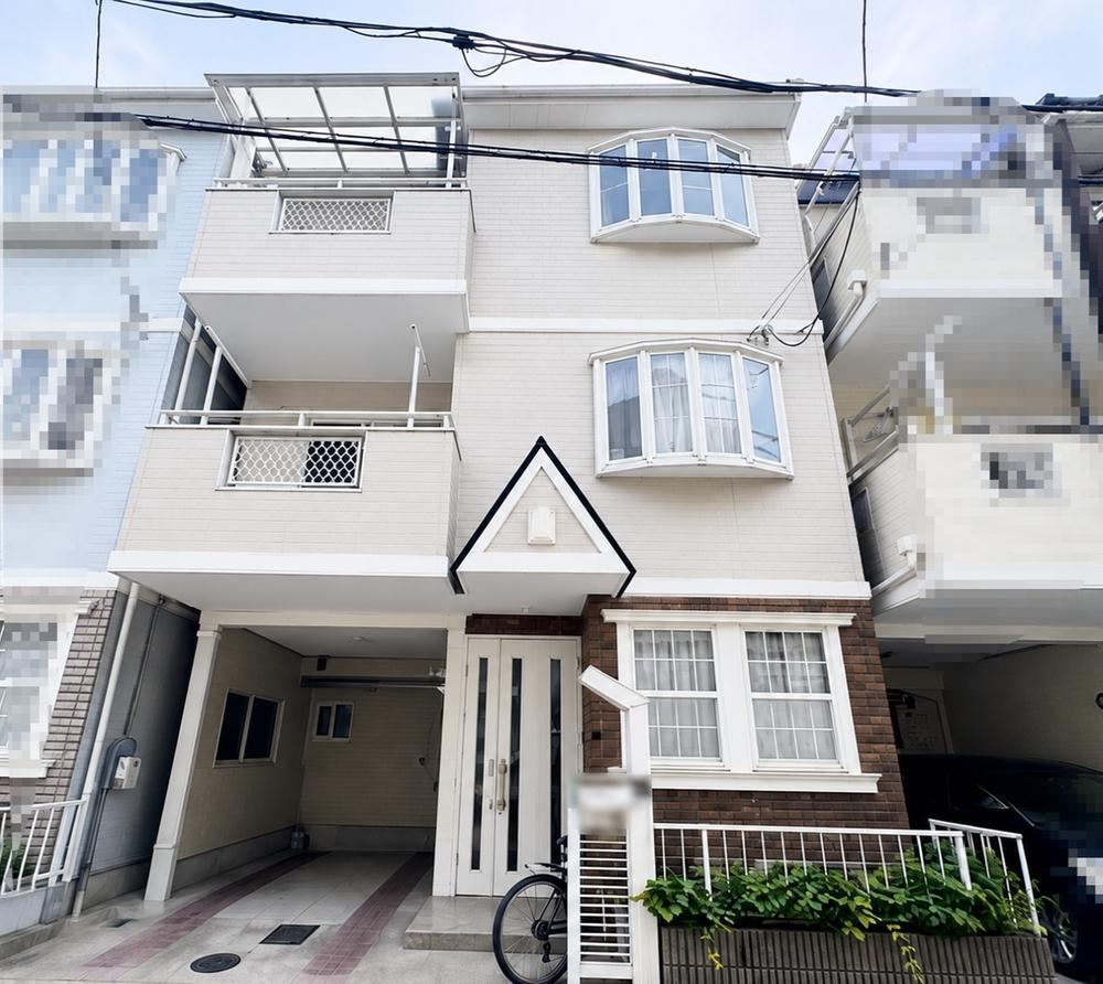4LDK house in Higashiosaka, Osaka - Photo 1