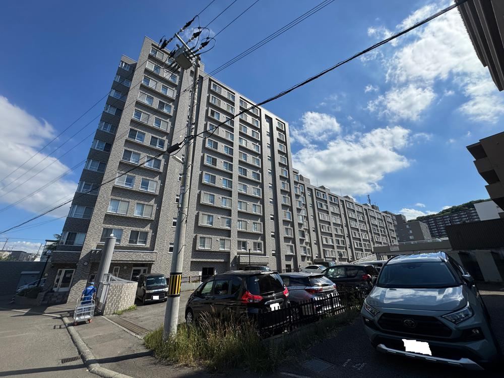 3LDK apartment in Nishi Ward, Sapporo, Hokkaido - Photo 1