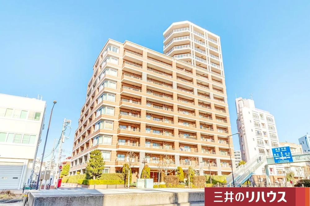 2LDK+S apartment in Shinjuku Ward, Tokyo - Photo 1