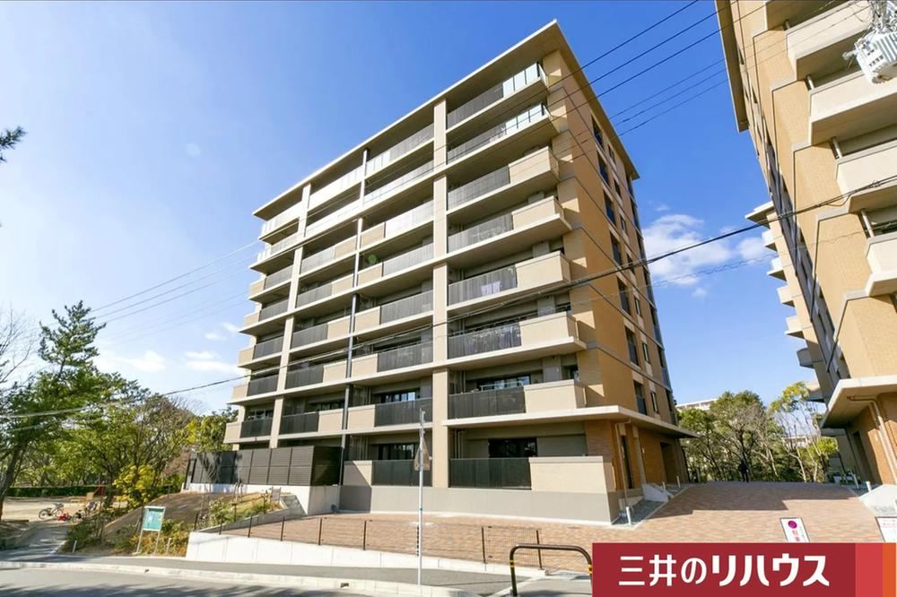 4LDK apartment in Suita, Osaka - Photo 1