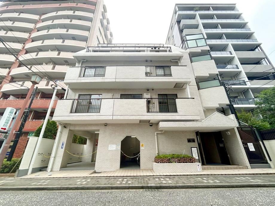 1LDK apartment in Mitaka, Tokyo - Photo 1