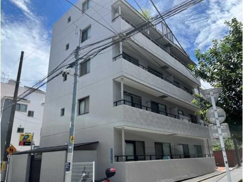 2LDK apartment in Shinjuku Ward, Tokyo - Photo 1