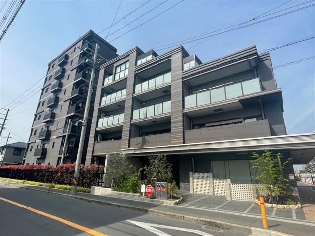 4LDK apartment in Takatsuki, Osaka - Photo 1
