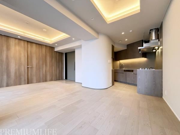 2LDK apartment in Minato Ward, Tokyo - Photo 1