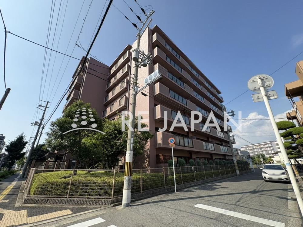 4LDK apartment in Yao, Osaka - Photo 1