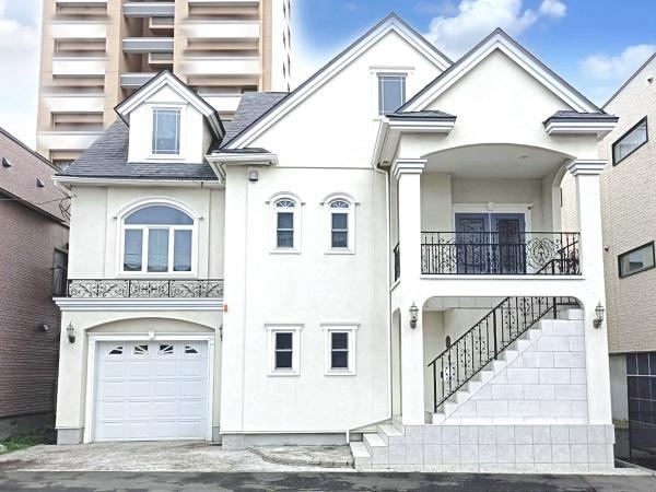 4LDK+S house in Chuo Ward, Sapporo, Hokkaido - Photo 1