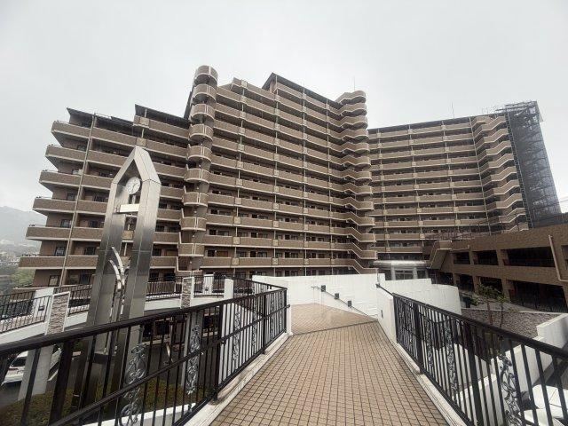 4LDK apartment in Tarumi Ward, Kobe, Hyogo - Photo 1