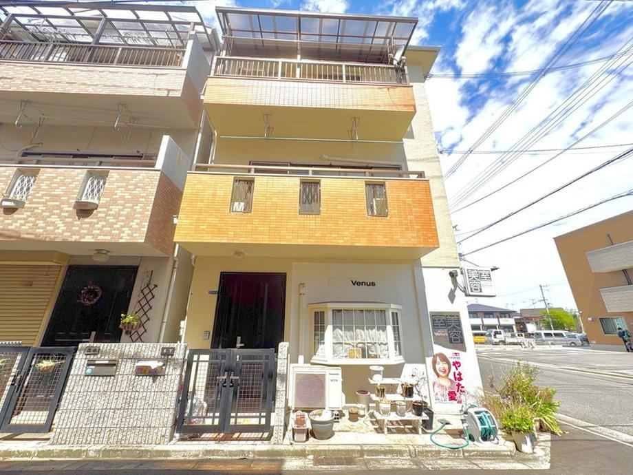 3DK house in Higashiosaka, Osaka - Photo 1