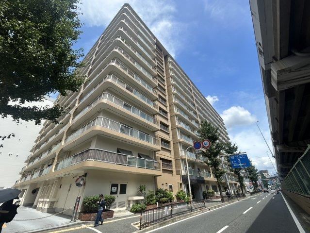 4LDK apartment in Suita, Osaka - Photo 1