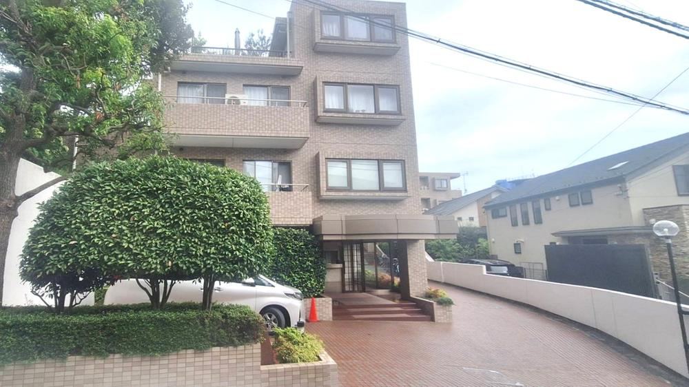 2LDK apartment in Shinjuku Ward, Tokyo - Photo 1