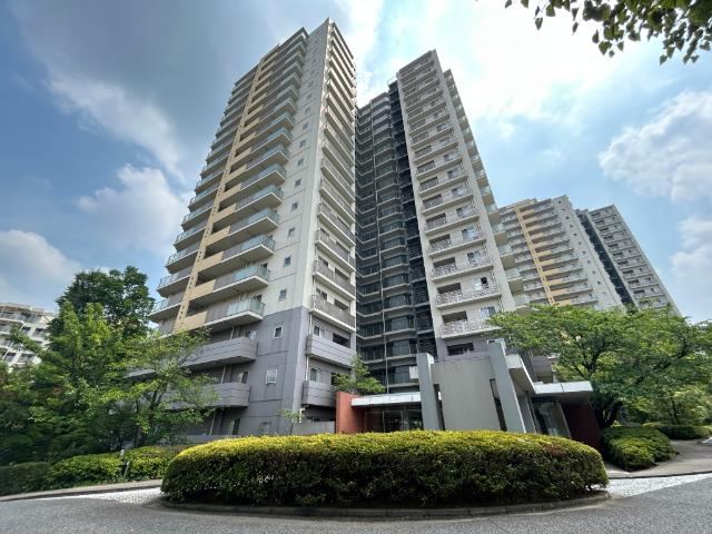 3LDK apartment in Inagi, Tokyo - Photo 1
