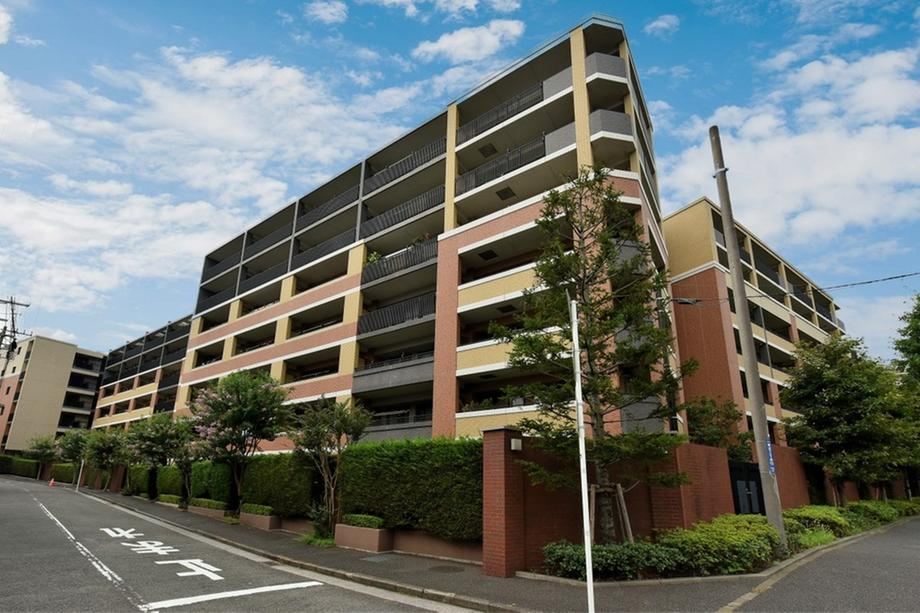 2LDK apartment in Naka Ward, Yokohama, Kanagawa - Photo 1