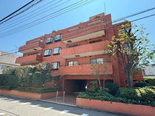 2LDK apartment in Minato Ward, Tokyo - Photo 1