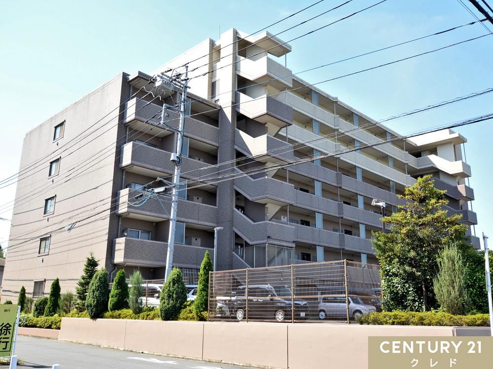 4LDK apartment in Higashimatsuyama, Saitama - Photo 1