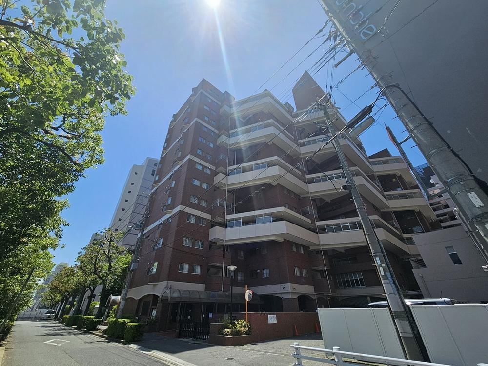 2LDK+S apartment in Chuo Ward, Kobe, Hyogo - Photo 1