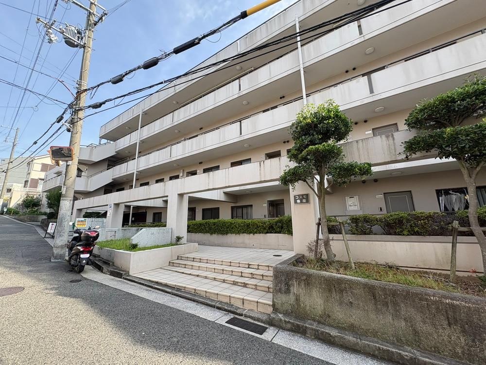 4LDK apartment in Tarumi Ward, Kobe, Hyogo - Photo 1