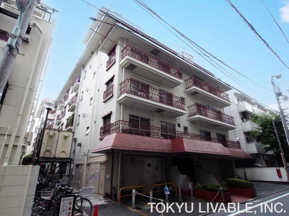 studio apartment in Toshima Ward, Tokyo - Photo 1