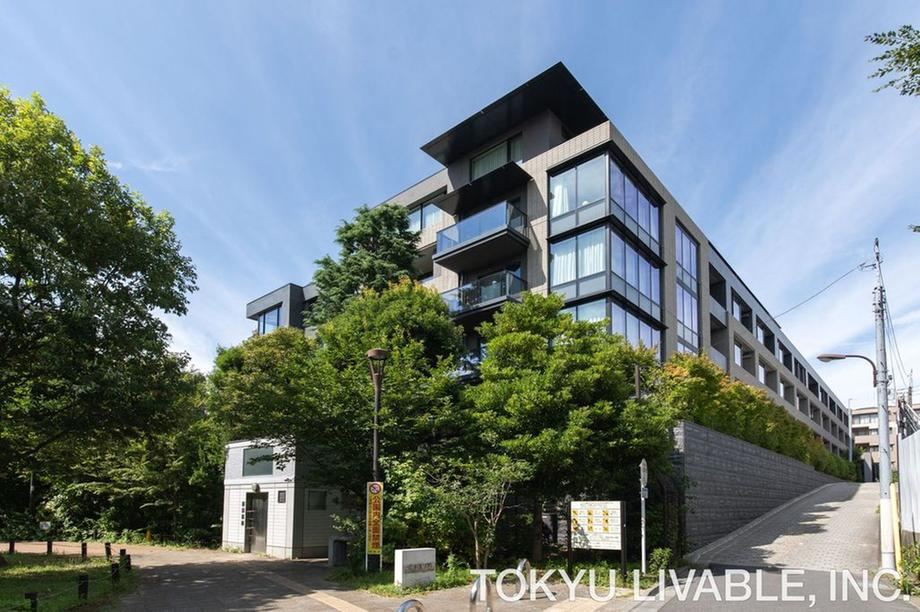 2LDK apartment in Shinjuku Ward, Tokyo - Photo 1