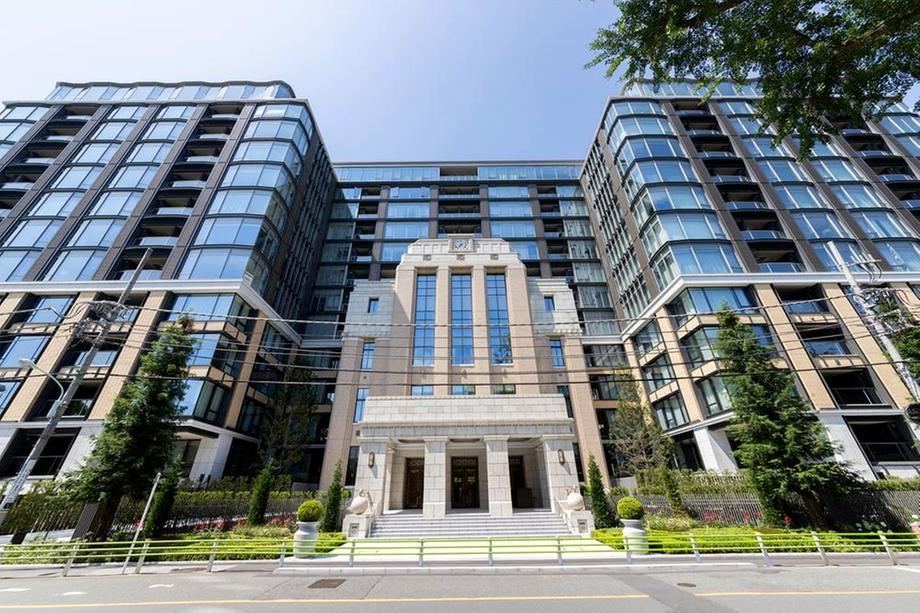2LDK apartment in Minato Ward, Tokyo - Photo 1