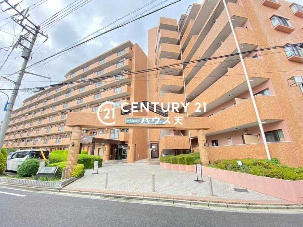 3LDK apartment in Sakado, Saitama - Photo 1