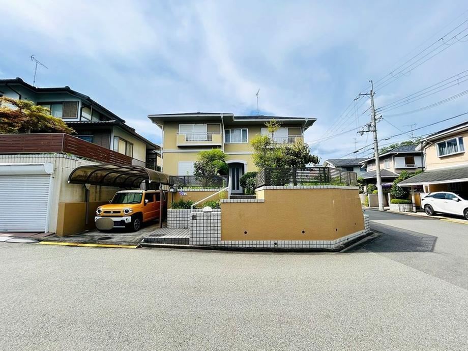 4LDK house in Takatsuki, Osaka - Photo 1