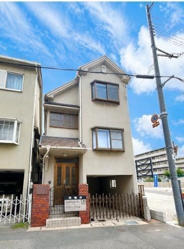 3DK+S house in Hirakata, Osaka - Photo 1