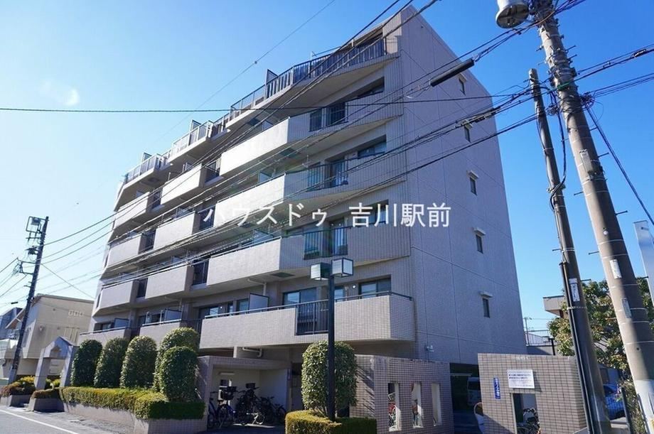 3LDK apartment in Yoshikawa, Saitama - Photo 1