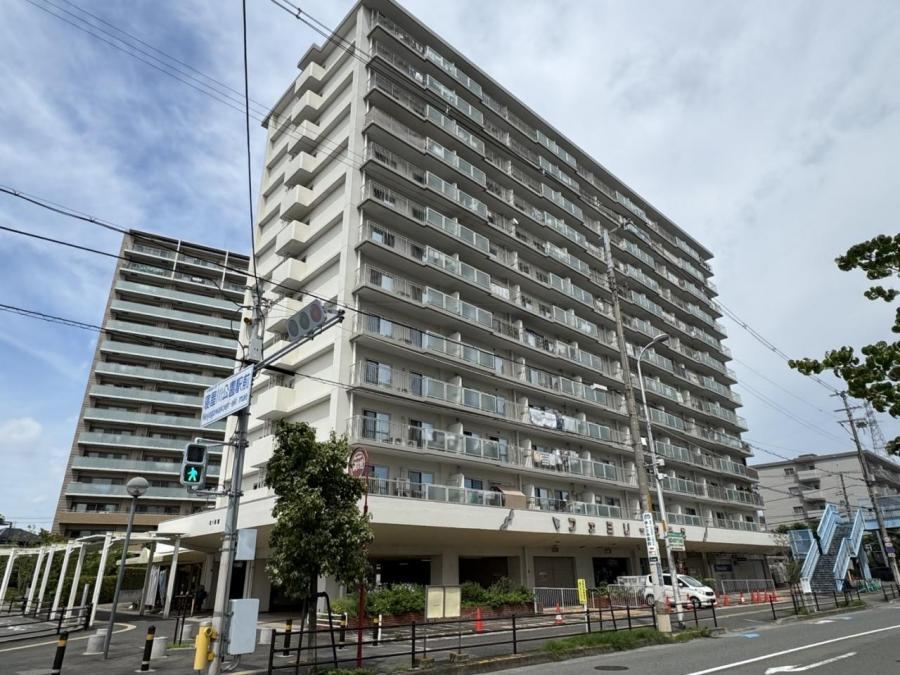 3LDK apartment in Neyagawa, Osaka - Photo 1