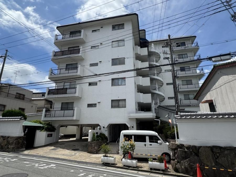 3LDK apartment in Hirakata, Osaka - Photo 1