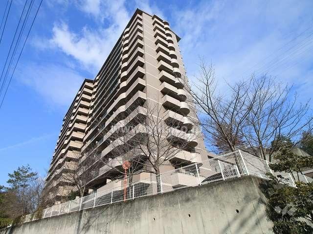 3LDK apartment in Takatsuki, Osaka - Photo 1